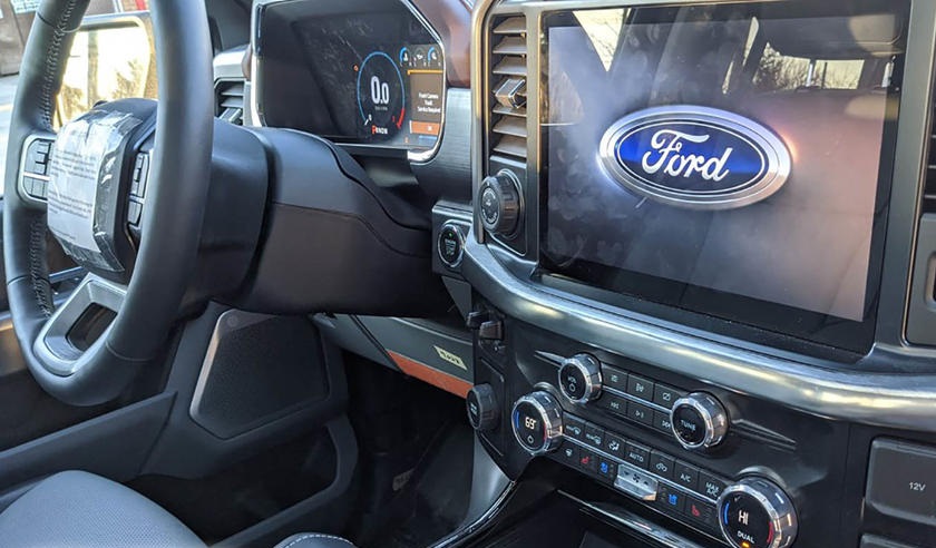 Новый интерьер пикапа Ford F-150: "шпионские" снимки рестайлинга от поставщика краски