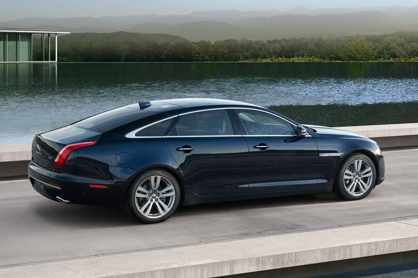 Поклонники Jaguar вздохнули с облегчением: компания не перестанет выпускать седаны, хотя и новых моделей в планах нет