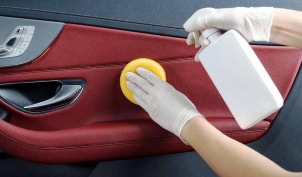 Использовать дезинфицирующие салфетки вместо мыла - как правильно очищать салон машины, чтобы предотвратить распространение коронавируса