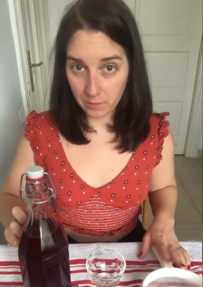 Что-то пошло не так: презентация самодельного напитка в Instagram закончилась масштабной уборкой (видео)