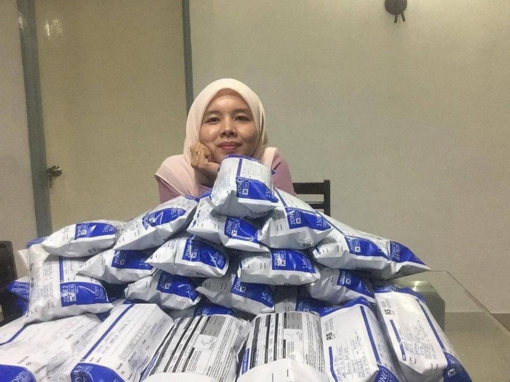 «Сырный» бизнес: малазийка работает из дома и зарабатывает на продаже сырных снеков американцам