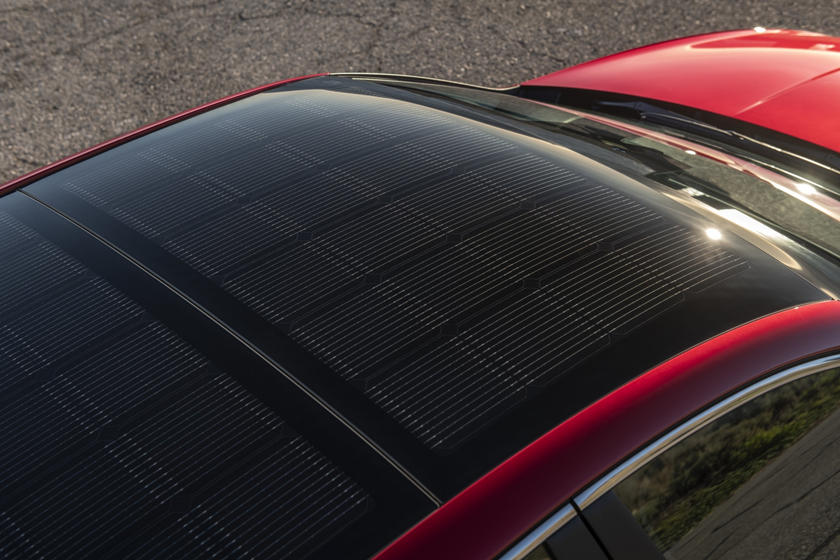 Солнечная панель на крыше: представлен Sonata Hybrid - это не только красивый автомобиль, но и продуманный дизайн