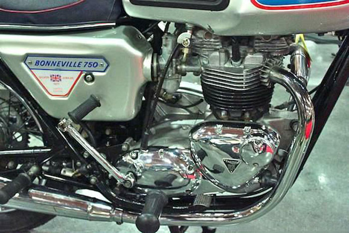 "Триумф Bonneville 750": с 1977 года этот великолепный мотоцикл проехал всего две мили, и внешний вид у него безупречный