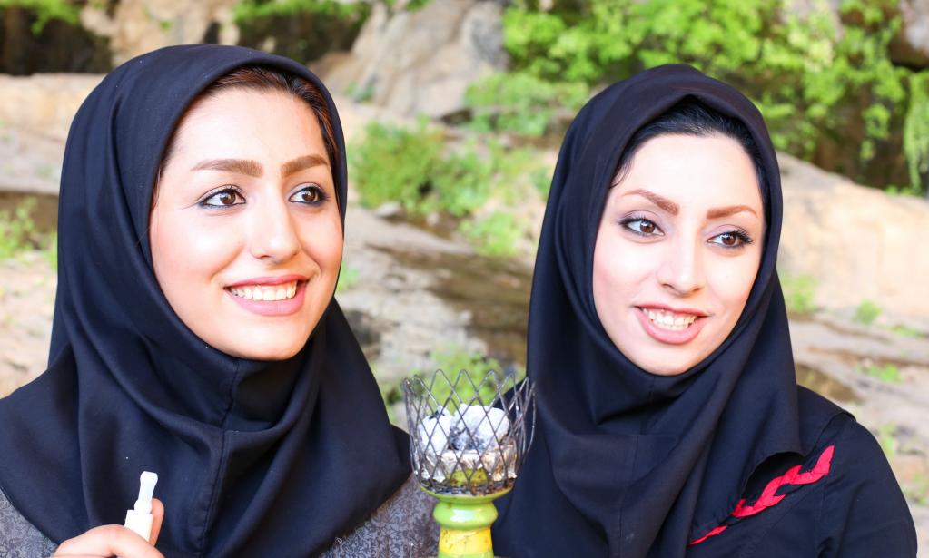 Iranian lets friend fuck trophy