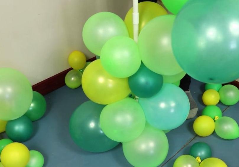 Как сделать декоративную колонну или арку из воздушных шаров, чтобы украсить праздник: инструкция