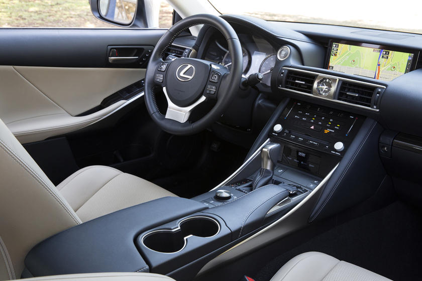 Lexus прекращает выпуск седана GS RWD: компания планирует обновления своих линеек