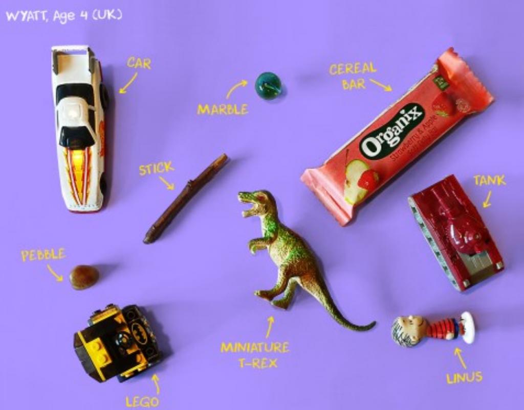 От Гарри Поттера до динозавра. Что еще можно найти в детских карманах? Забавный фотопроект