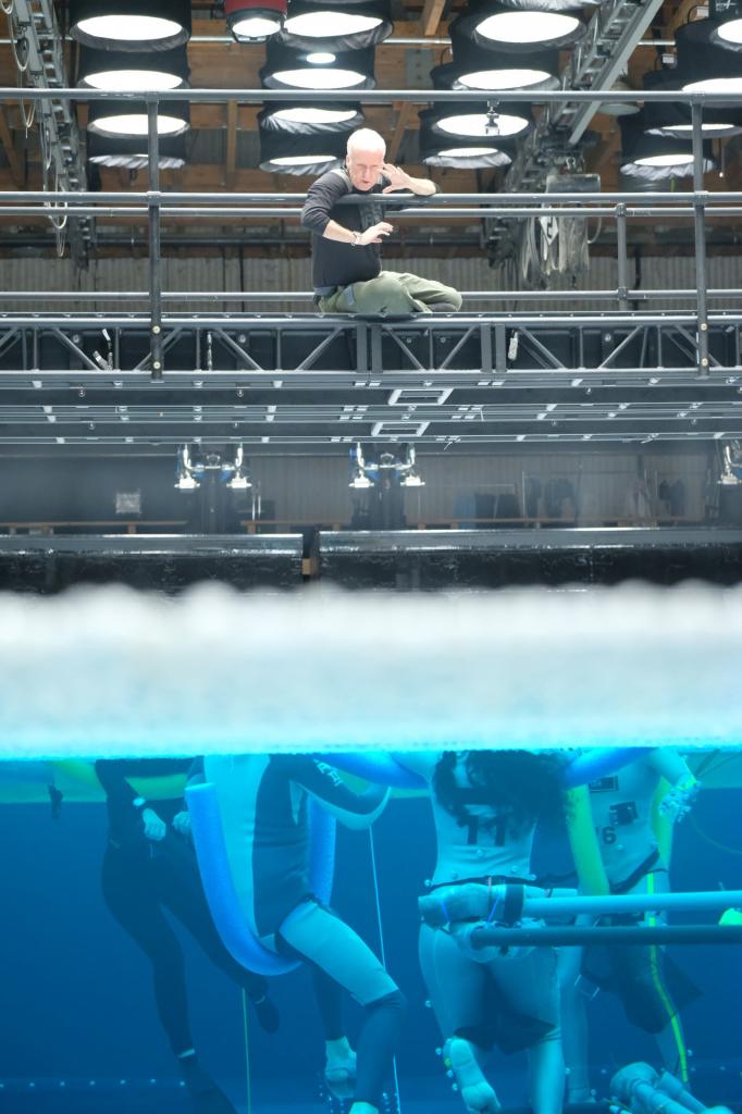 В работе над вторым “Аватаром” Джеймс Кэмерон использует уникальную подводную технику для съемок: мы можем увидеть жизнь Пандоры под водой