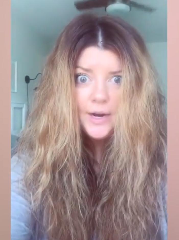 "Мои волосы выглядят чистыми целую неделю!": девушка рассказала простой лайфхак