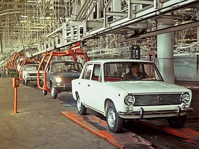 Модели ВАЗ-2101 недавно исполнилось пятьдесят лет. На учете в ГИБДД до сих пор стоят несколько сотен тысяч "копеек"