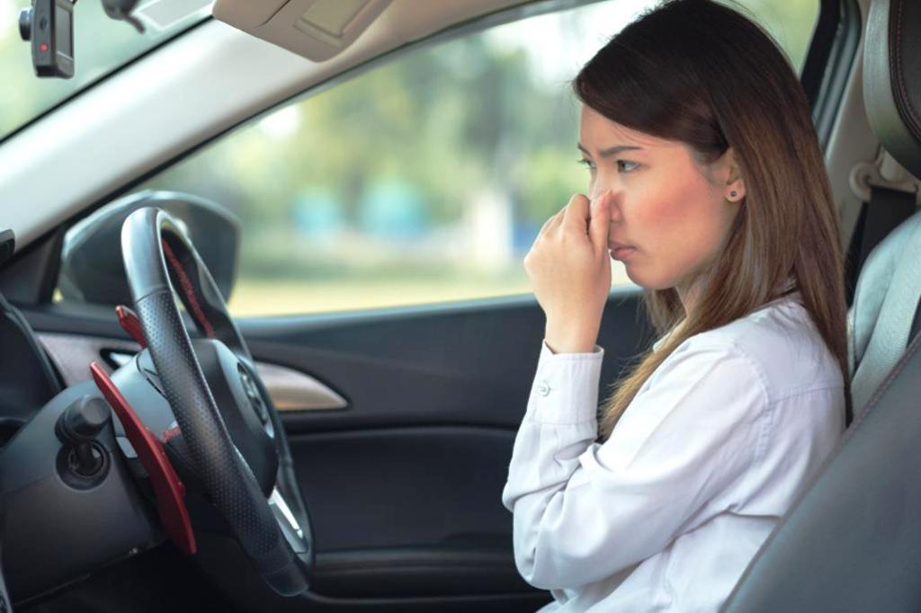 Запахло уксусом - пора ремонтировать машину: причины появления посторонних запахов в салоне автомобиля
