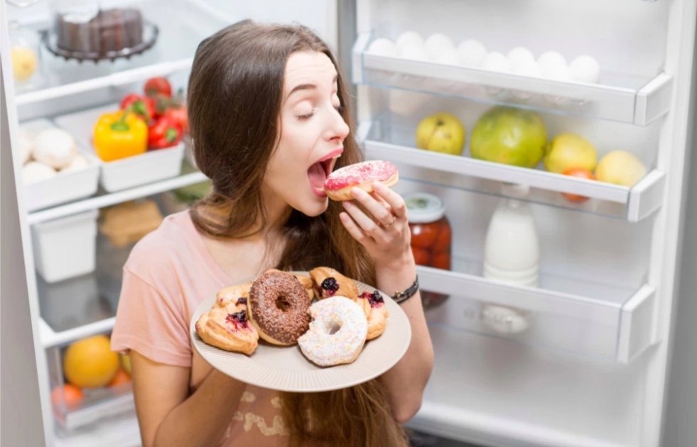 Как можно ярче представьте себе, как вы едите пищу: лайфхаки от переедания