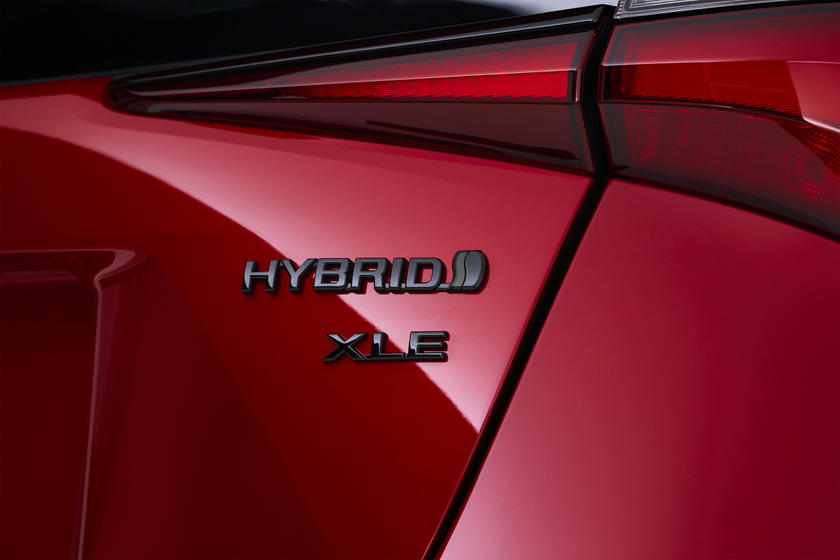 Toyota Prius 2020 Edition: компания выпустит всего 2020 юбилейных гибридных автомобилей в честь 20-летия модели