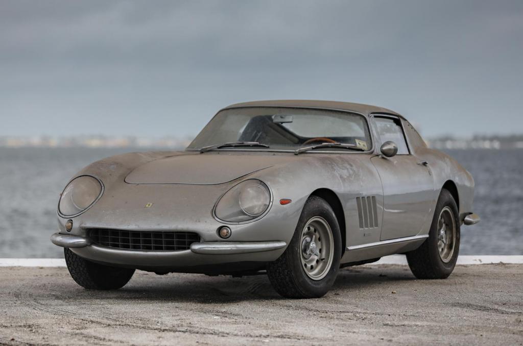 Спустя десятилетия их нашли пыльными: истории потерянных машин Ferrari