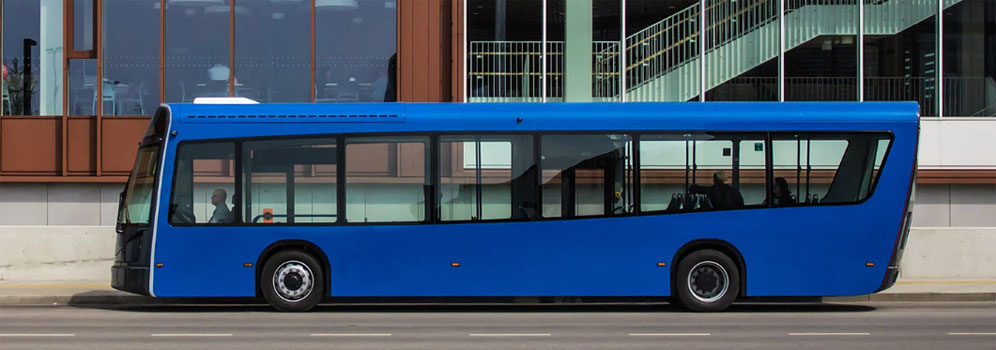 В Клайпеде создали сверхлегкий электроавтобус с кузовом из переработанного пластика: время зарядки батареи - всего 6 минут