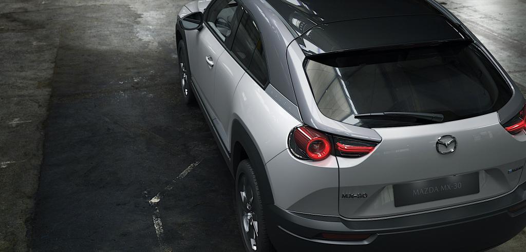 Mazda открыла прием предзаказов на электрический MX-30. Первые клиенты получат в подарок домашнее зарядное устройство