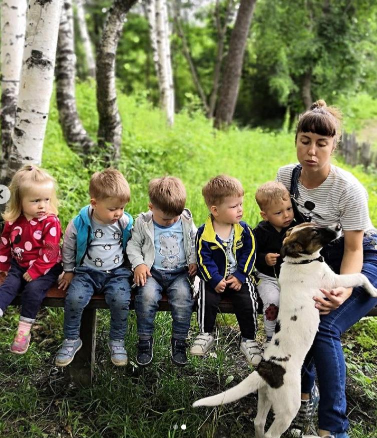 В 2017 году Анастасия Меркулова родила пятерняшек: как сейчас она выглядит