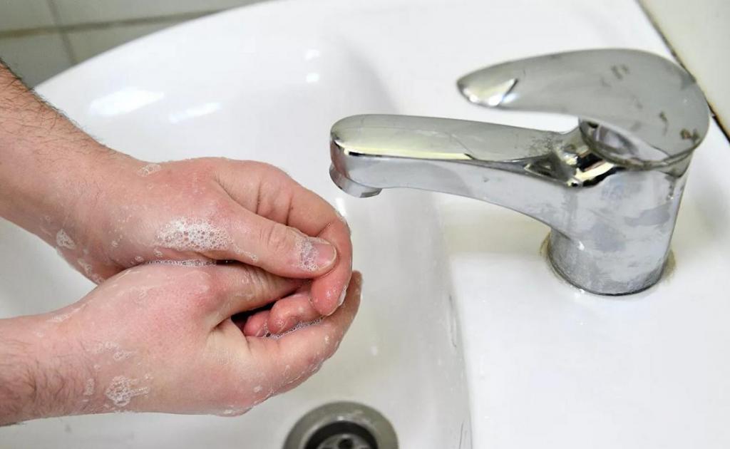 "Для широкого применения достаточно обычного": доктор Мясников рассказал о вреде антибактериального мыла