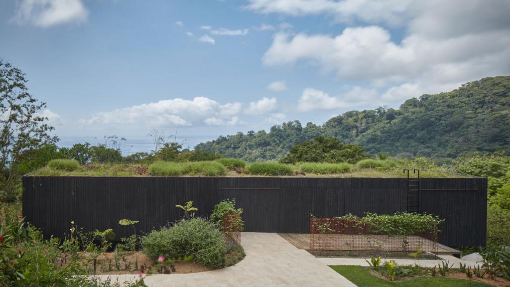 Дизайнеры умело спрятали дом для отпуска в джунглях Коста-Рики. Фото интерьера