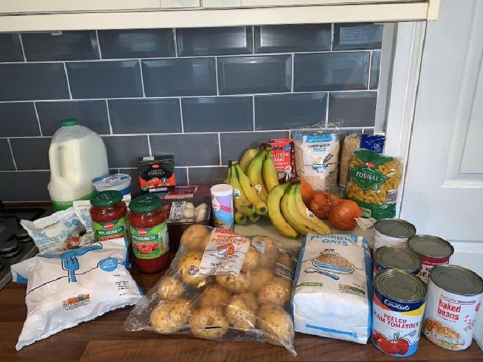 Полноценное трехразовое питание и закуски: 23-летняя англичанка кормит мужа и ребенка на £ 20 в неделю