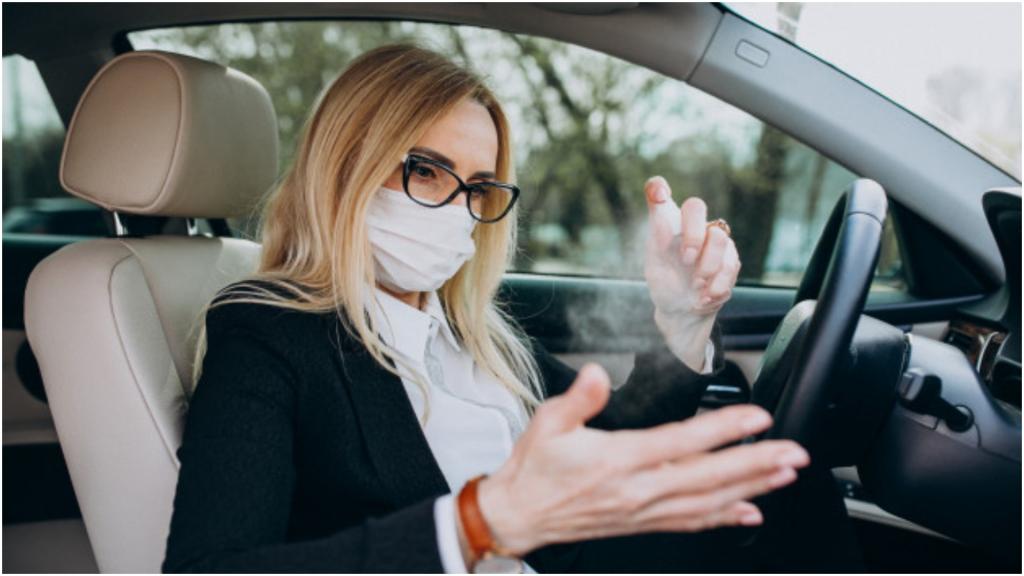 Не надо оставлять антисептики в машине: при нагревании они могут представлять риски здоровью