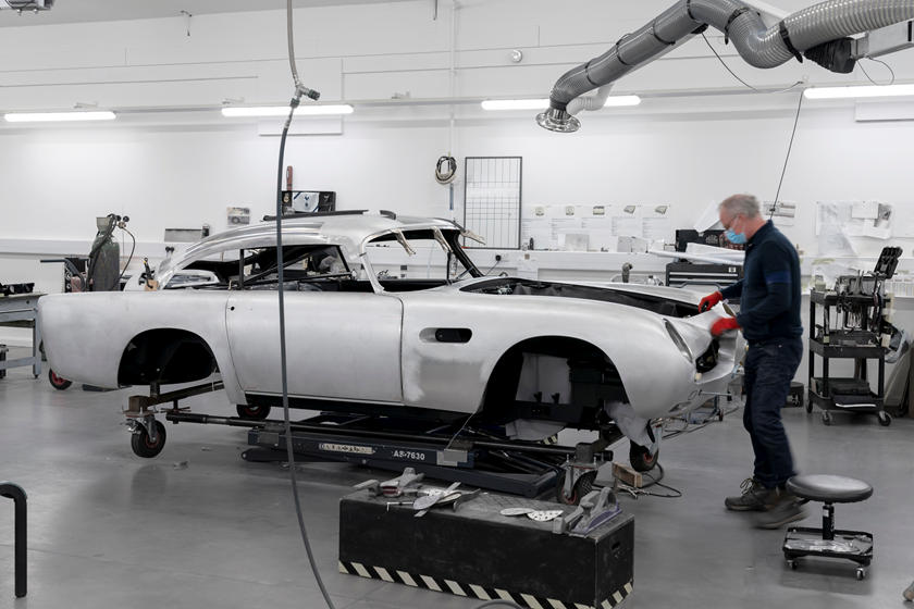 Aston Martin Job 1 DB5 Goldfinger: компания объявила о начале производства еще одного авто Бонда из лимитированной серии