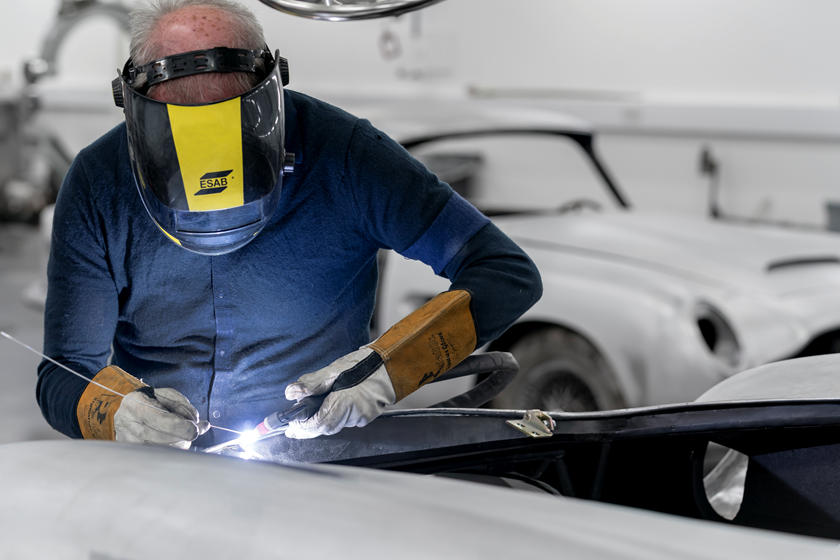 Aston Martin Job 1 DB5 Goldfinger: компания объявила о начале производства еще одного авто Бонда из лимитированной серии