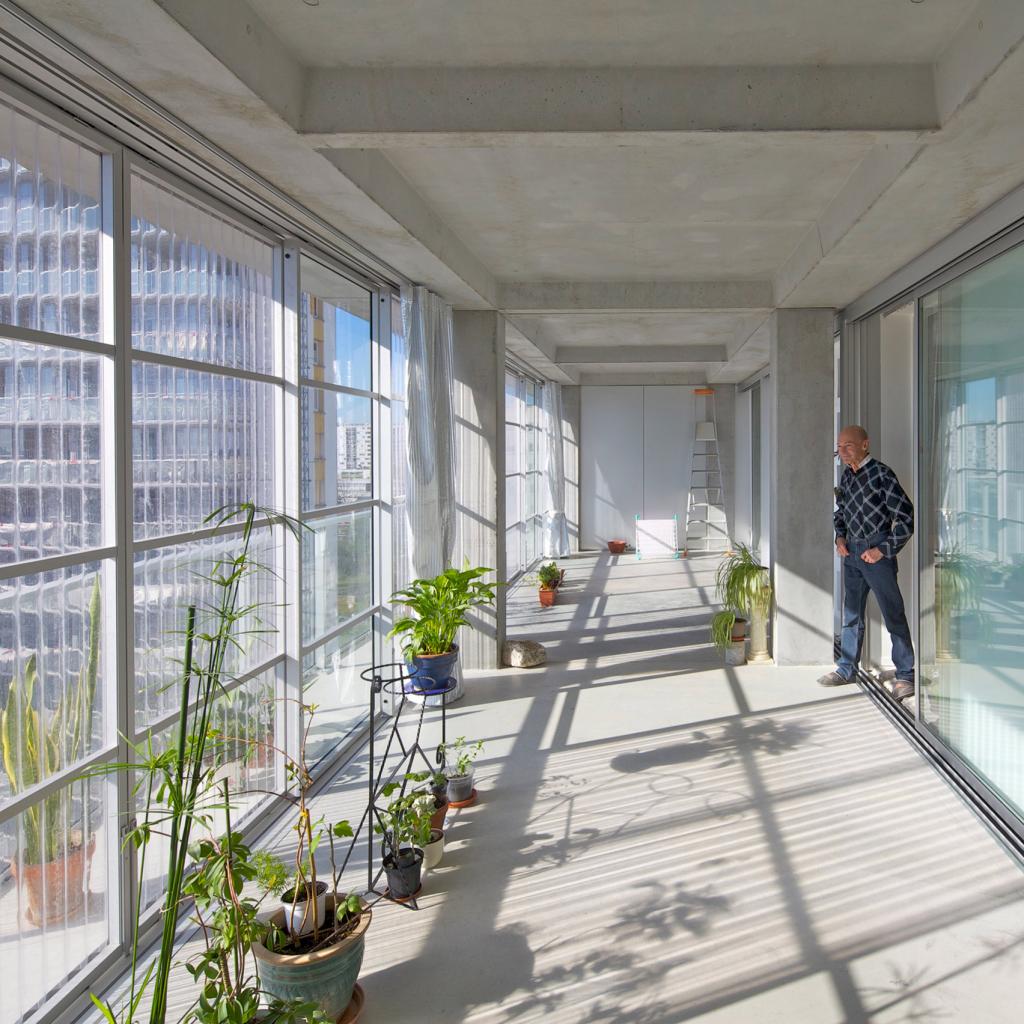 А что, может, и пригодится: 10 смелых проектов балконов, отчасти способных заменить жителям прогулки на улицу (фото)