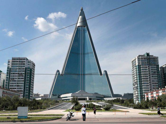 От гигантской пагоды в Мьянме до отеля-призрака в Северной Корее: известные строения, которые так и не были завершены