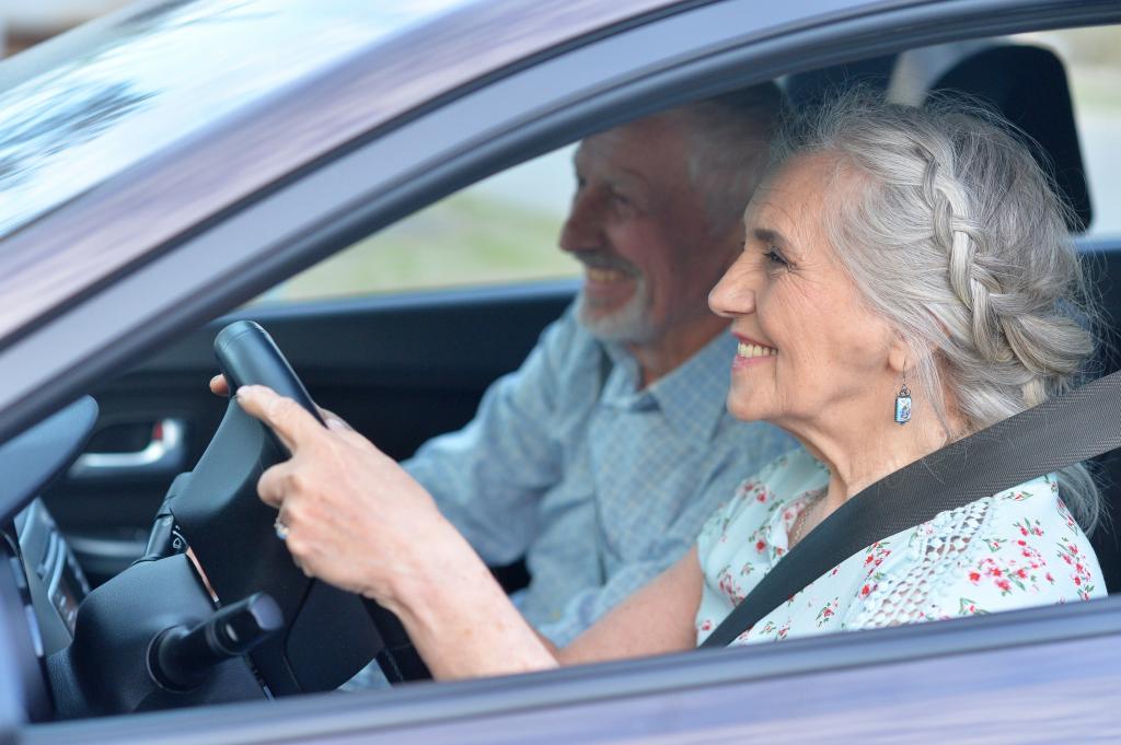 При положительном ответе хотя бы на один из этих 10 вопросов нужно обратиться к специалисту: экспресс-тест для пожилых водителей