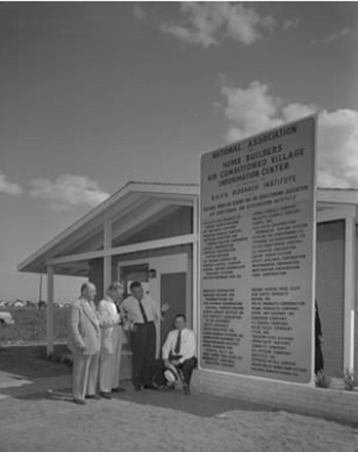 Остин, Техас: кластер из 20 домов был построен в 1950-х годах, чтобы проверить новую идею домашнего кондиционирования воздуха