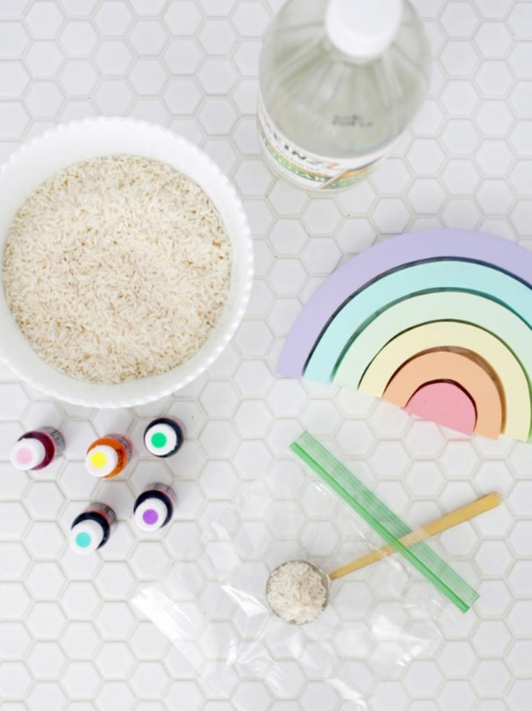 За 5 минут сделал детям разноцветный, радужный рис: цвета получаются яркими и сочными