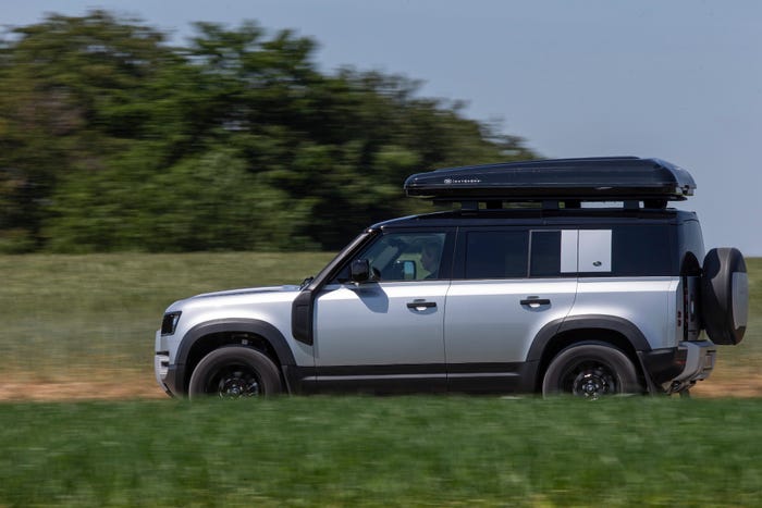 Удобное путешествие с новым Land Rover: внедорожник поставляется с универсальной палаткой на крыше (фото)