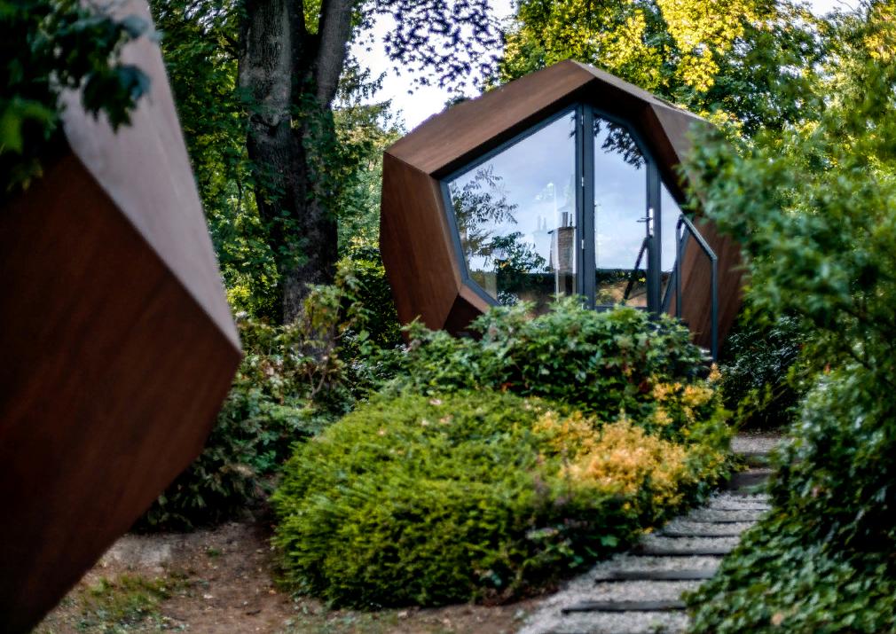 Уникальная кабина-комната от венгерских дизайнеров: ее можно сделать своими руками по чертежам и поставить во дворе