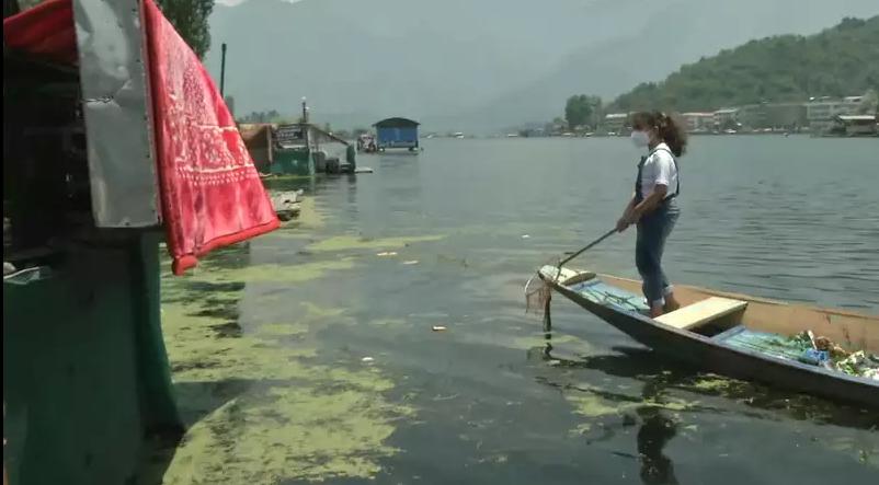 Индия: история семилетней девочки, которая два года чистила озеро, включена в школьный учебник