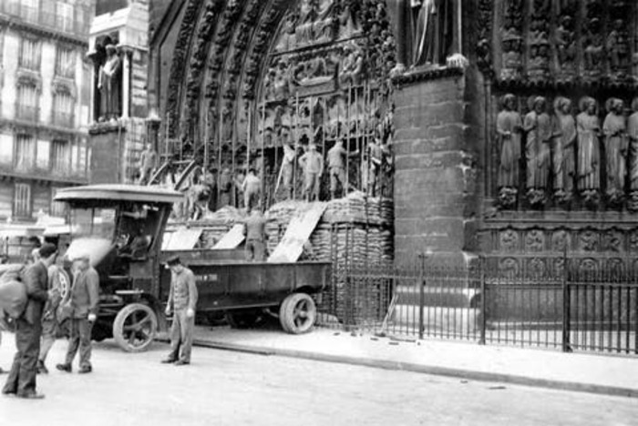 Во время Первой мировой войны собор Нотр-Дам де Пари защищали мешки с песком: редкие архивные фото и история