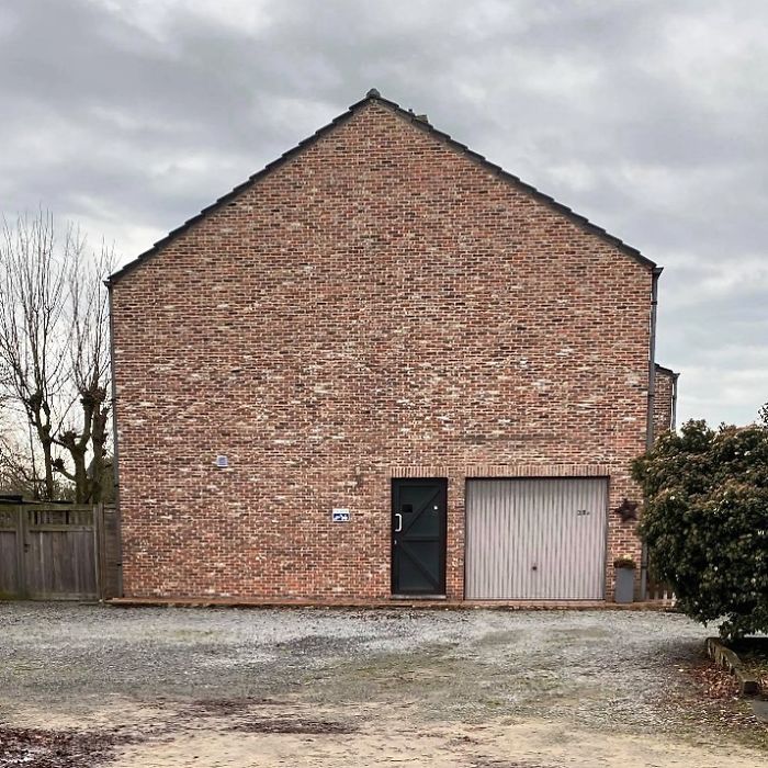 Бельгийский фотограф документирует дома, над внешним видом которых владельцы сильно не задумывались