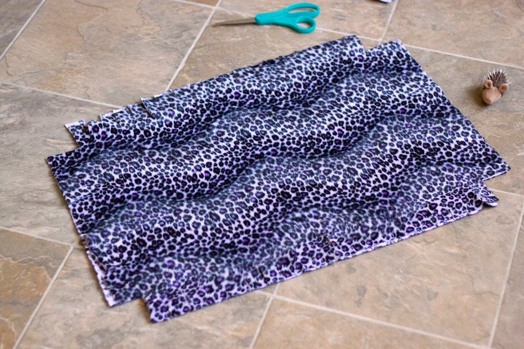 Как сделать мягкую подушку для кошки без шитья: лайфхак для заботливых хозяев