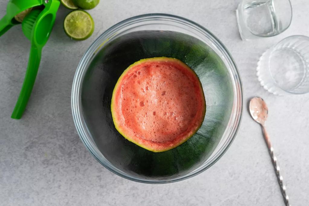 "Маргарита из арбуза": потрясающе простой и вкусный коктейль, отлично спасающий от летней жары – пошаговый рецепт