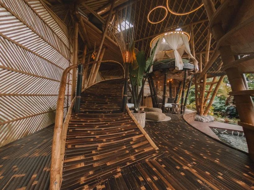 Архитекторы построили открытый бамбуковый дом на Бали: 3 этажа и 80 кв.м счастья и гармонии с природой