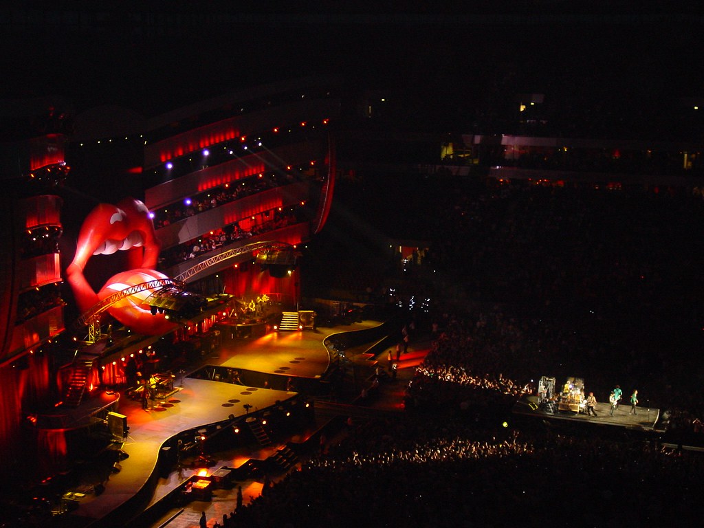 Эд Ширан и "Роллинг Стоунз": 10 самых больших и грандиозных концертных туров в истории
