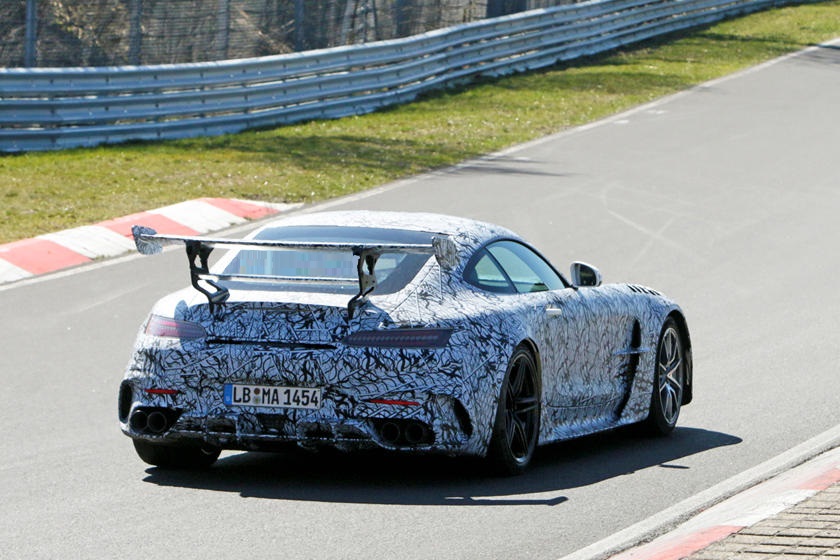 Дебют состоится через несколько дней: будет представлен крутой Mercedes-AMG GT R Black серии