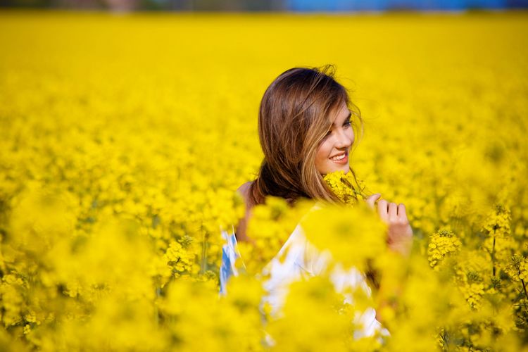 Психологи уверяют, что цветы - залог хорошего настроения. Чтобы снять стресс и подавленность, побалуйте себя букетом