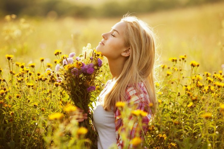 Психологи уверяют, что цветы - залог хорошего настроения. Чтобы снять стресс и подавленность, побалуйте себя букетом