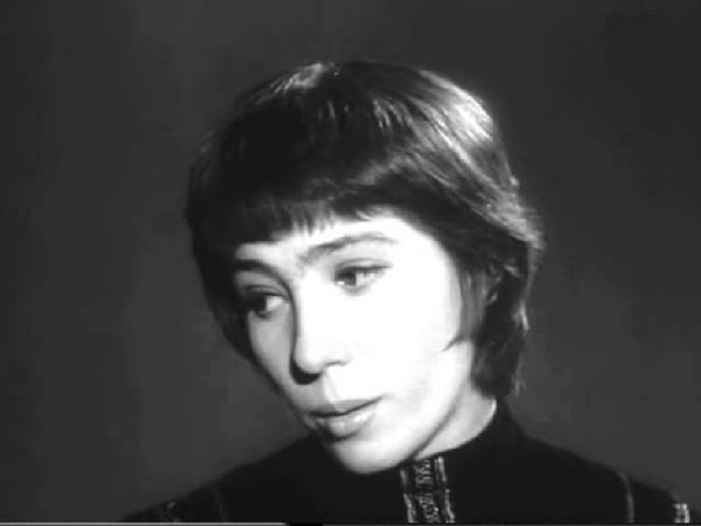 Елене Камбуровой, чьим голосом поет Анастасия в "Гардемаринах", – 80. Как певица выглядела в молодости (фото)