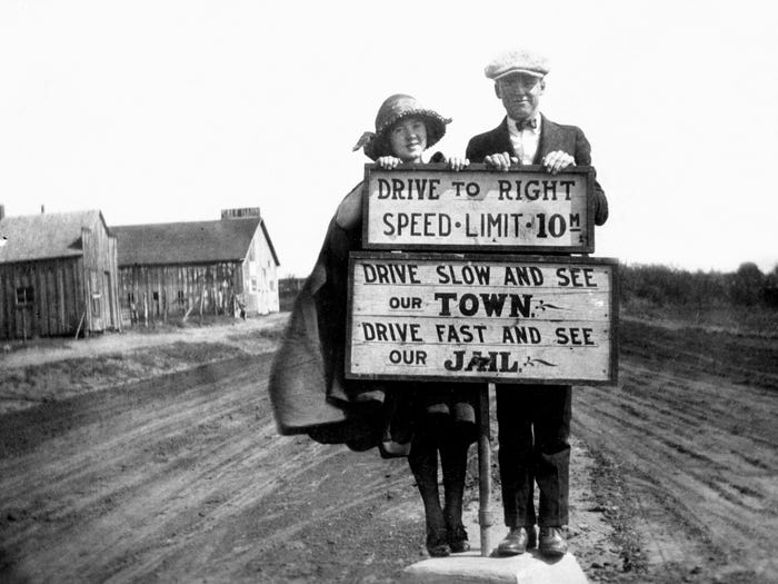 Как здесь все изменилось. 10 фото о том, какой была жизнь в маленьких городах США 100 лет назад