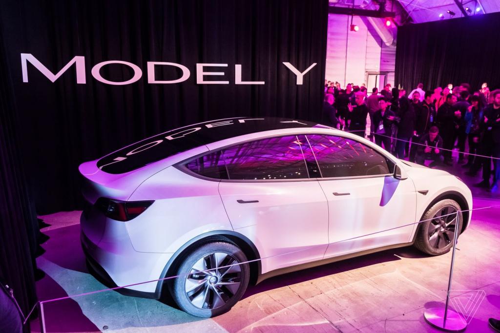 Tesla снизила цену Model Y после 4 месяцев продаж и отказалась от планов по созданию более дешевой версии электрического внедорожника