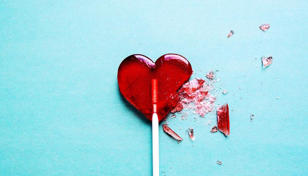 Разбитое сердце заживает очень долго, или Почему нельзя романтизировать бывшего партнера