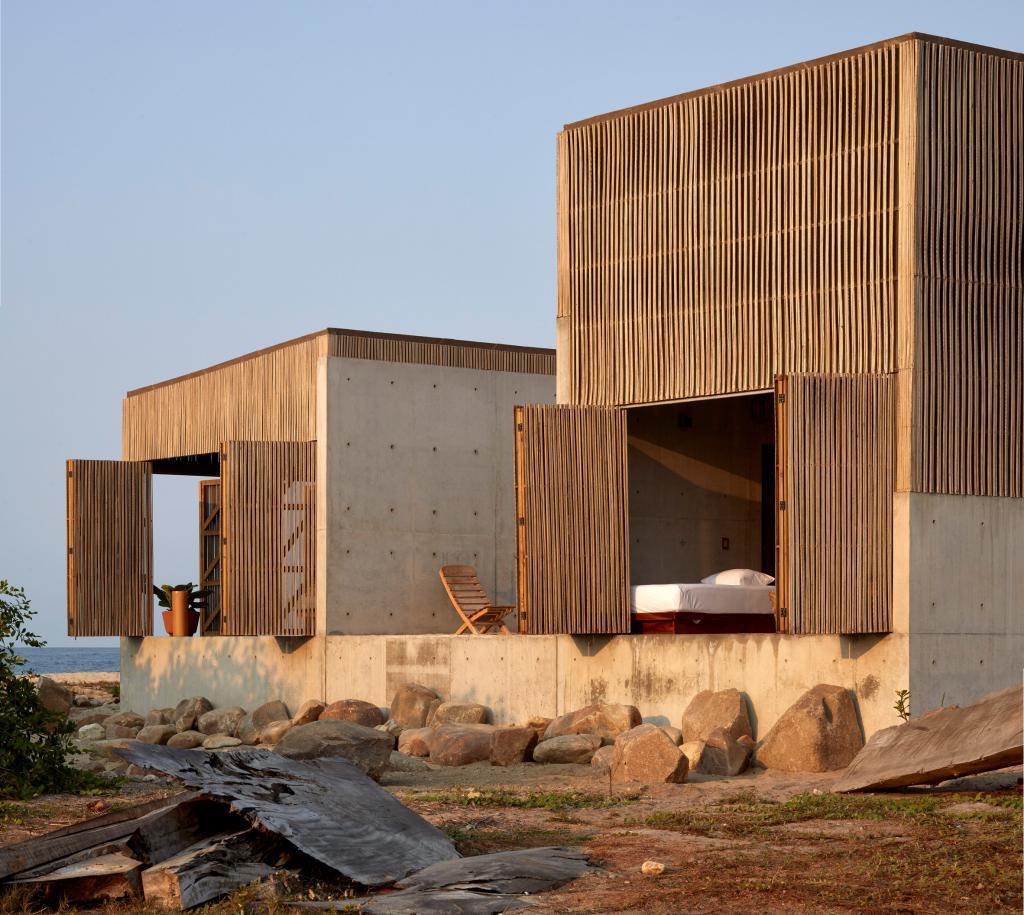 Дизайнеры поделили пляжный дом на четыре отдельных для лучшего вида на океан