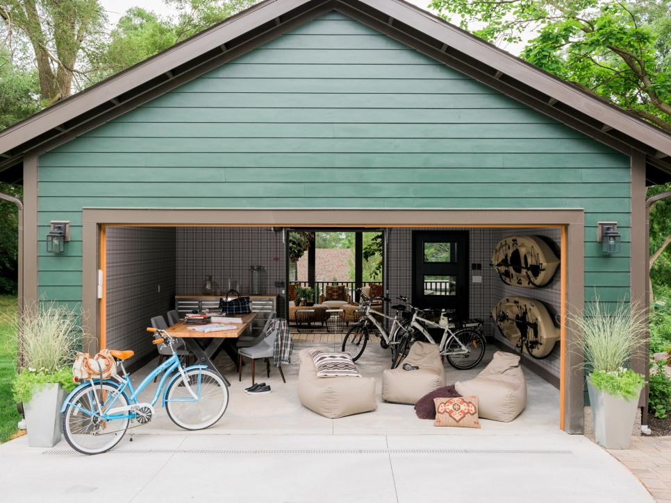 Переоборудование гаража добавляет пространство к жилой площади дома и, что самое важное, дает вам место для уединения